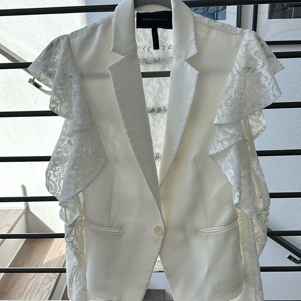 BCBG MAXAZRIA - White jacket w/lace size XS